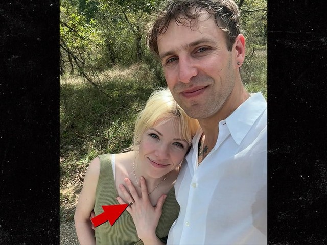 Карли Рэй Джепсен вышла замуж за продюсера! 💍 Фото с помолвки!