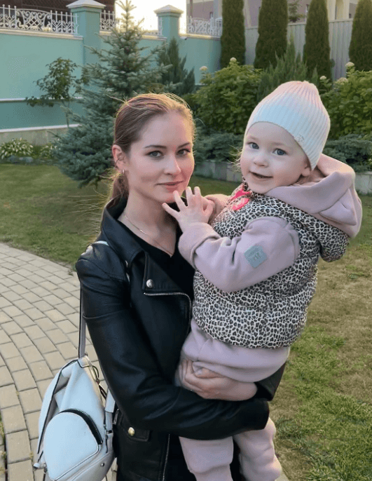 Липницкая родила от тренера! 😱 Первое фото сына-сюрприза!