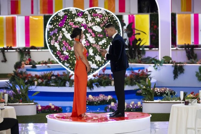 Любовь на вилле дошла до ЗАГСА? 💍  Звезда «Love Island USA» Лея Катеб раскрыла правду об отношениях с Мигелем! 🔥