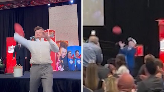 Махоумс кидает мячи в толпу на благотворительном вечере! 🏈🤯