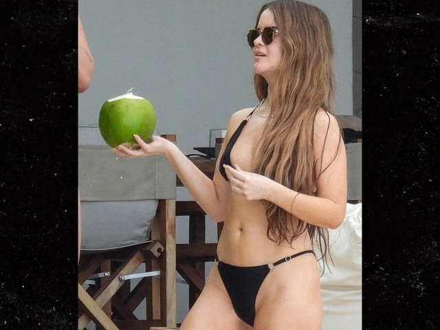 Марен Моррис Засветила Сочную Попку в Крошечном Бикини! 🍑