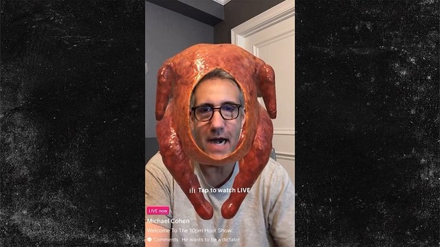 Миша Коэн в TikTok:  Тролли надевают ему на голову индюков!  😂🦃