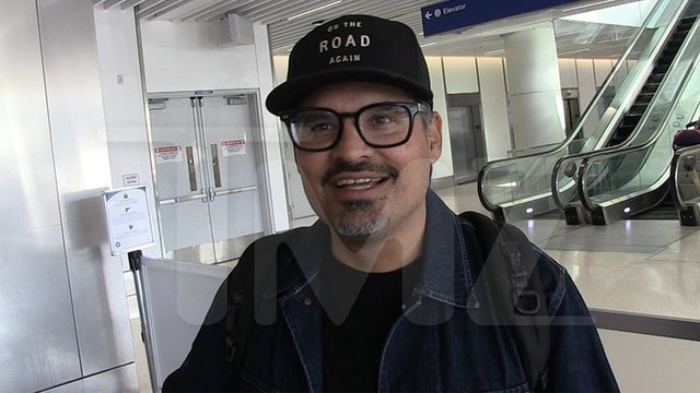 Мишель Пенья: Актер, музыкант, и… бесконечный перелет! ✈️🎬🤘