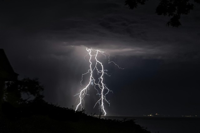 Молния убила педагога, ураган топит Москву! ⚡️😱