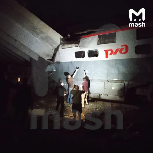 Мост в Брянске рухнул на поезд! Кровь, кишки, четыре трупа! 🔞