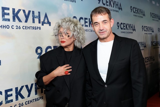 Певцов спел жене о любви на премьере! 🎤 Романтик!