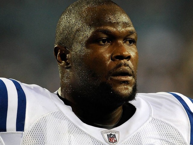"Промыли мозги!": Звезда NFL устроил секту и избивал сына 😱