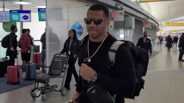 Расселл Уилсон бегает от вопросов о своем будущем в NFL! 🏃‍♂️🏈