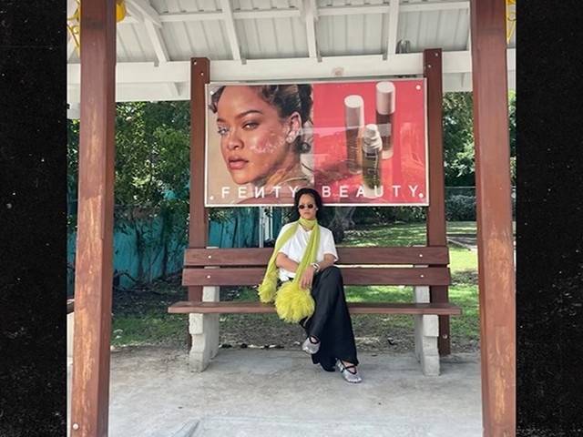 Рианна ждет автобус, но рекламирует Fenty Beauty! 🚌💄💣