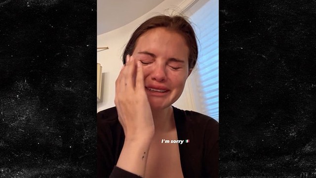 Селена Гомес в истерике из-за массовых арестов мигрантов! 😭