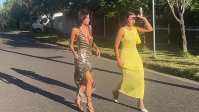 Сестра Бьянки Цензори решила затмить ее голой попой! 🍑