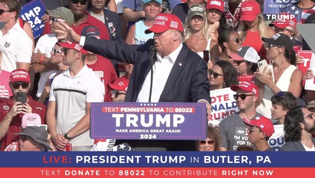 Шок на митинге Трампа: фанат погиб, спасая семью от пуль! 😱 