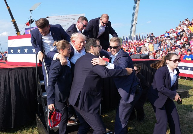 Шок! На Трампа совершено покушение! 😱