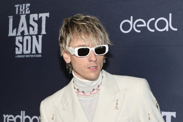 Шок! Отца Machine Gun Kelly судили за убийство в 9 лет! 😱