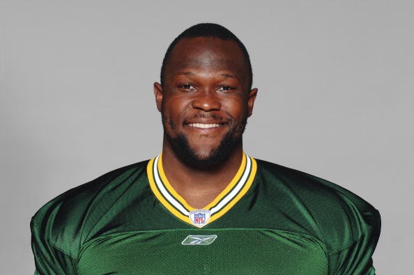 Шок! Звезда NFL избивал сына под влиянием секты?! 😱
