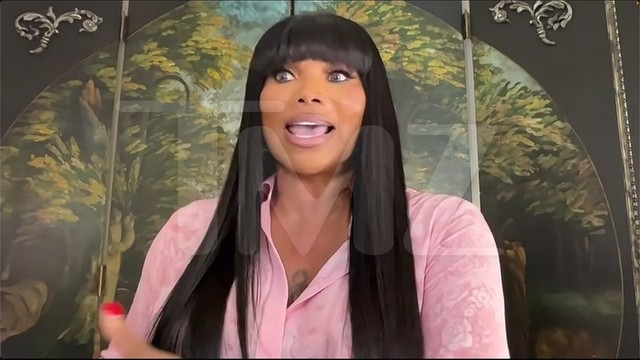 Скандал на борту: Пепу из Salt-N-Pepa вышвырнули с самолета! 😱