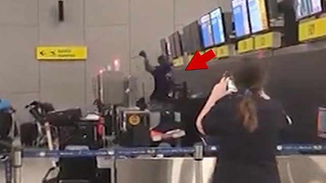 Строитель из Гаити устроил погром в аэропорту! 🔨😱