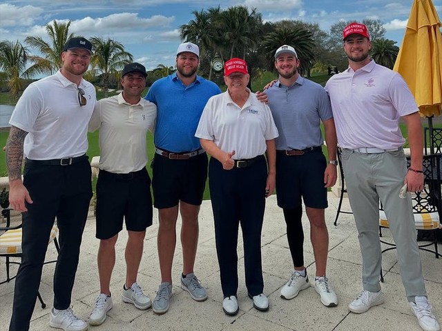 Трамп и Buffalo Bills: гольф, патриотизм и немного предсказаний! 🏌️‍♂️🇺🇸