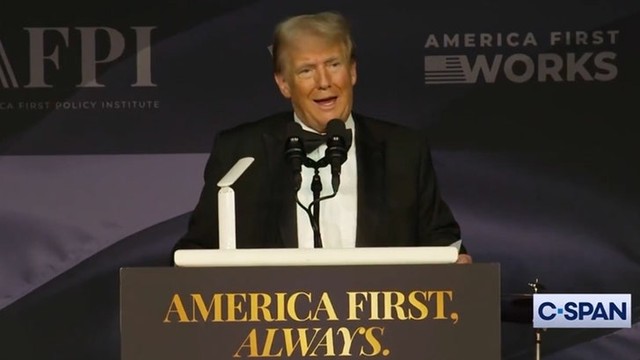 Трамп шутит, что Маск не выберется из Мар-а-Лаго! 🤪