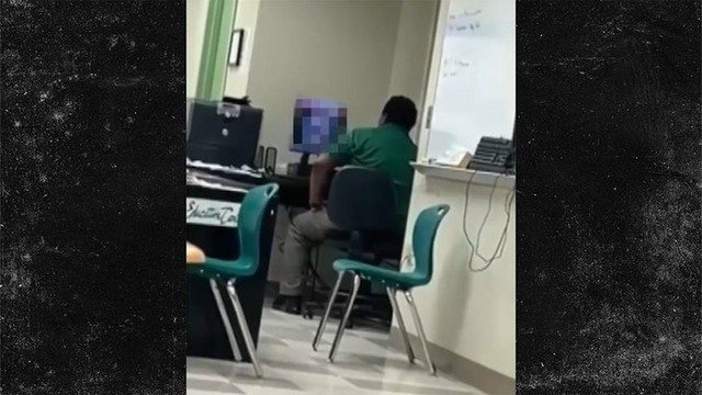 Тренер по футболу смотрел порно на уроке! Видео взорвало сеть! 😱