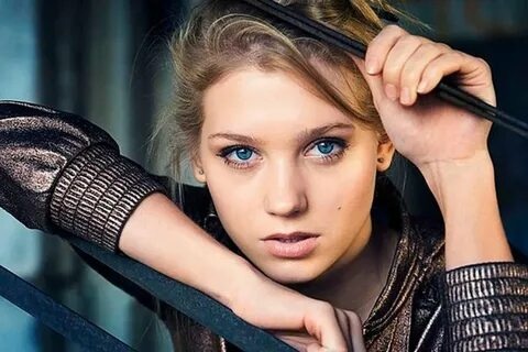 Кристина Асмус - Фото 1 из 8